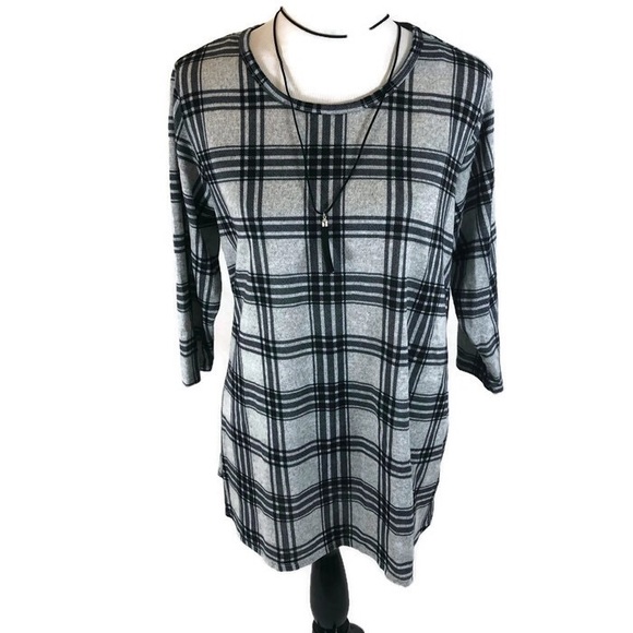 Bobbie Brooks Tops - Brand new Bobbie Brooks Tunic Top with Necklace